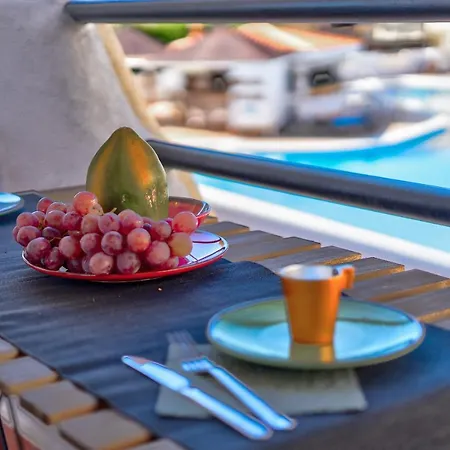 Marina Palace *